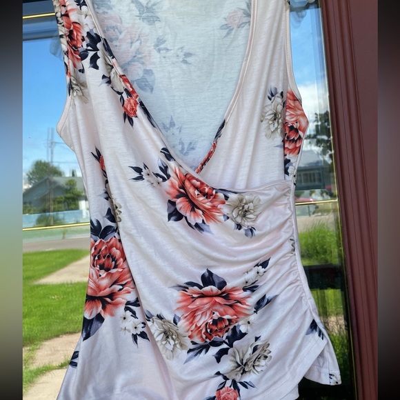 Women’s Floral Tank Top Size Small - Picture 3 of 5
